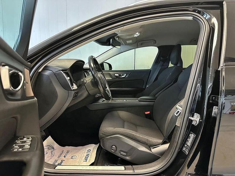 Begagnad Volvo V60 CC 190 HK (139 kW) 2020 Svart Kombi