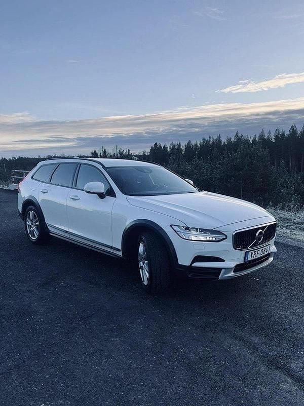 Vit Begagnad 2018 Volvo V90 CC Kombi | 200 000 kr (Bra pris) - Bild 1/4