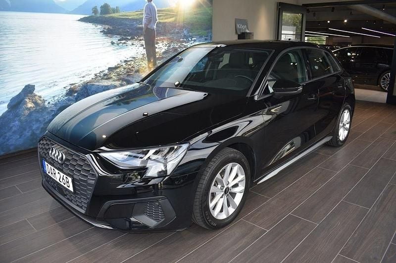 Svart Begagnad 2022 Audi A3 Sportback Proline Halvkombi | 249 000 kr (Marknadspris) - Bild 1/4