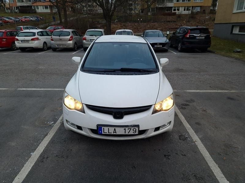 Vit Begagnad 2006 Honda Civic Hybrid Sedan | 25 000 kr - Bild 1/4