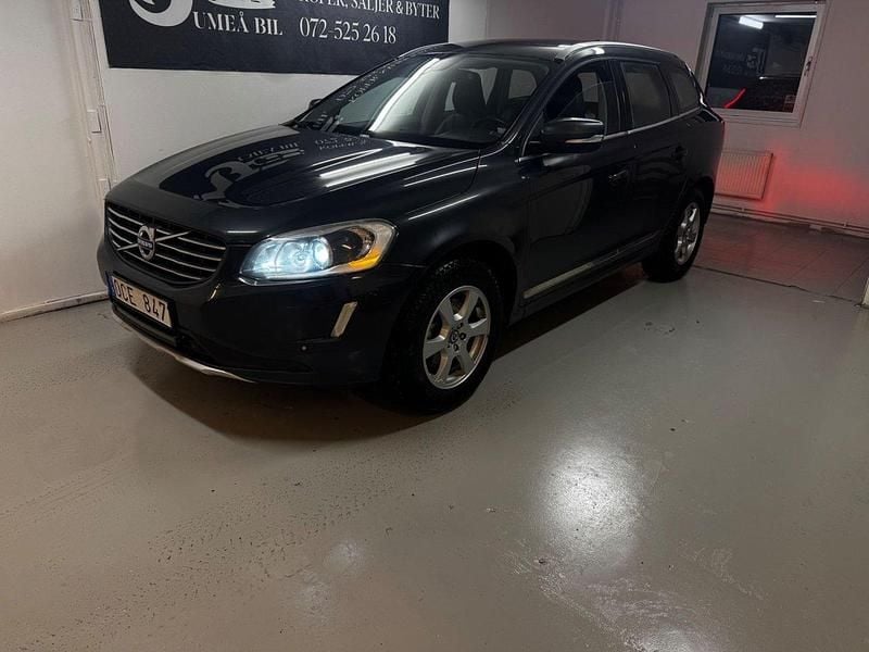 Grå Begagnad 2014 Volvo XC60 Summum SUV | 95 900 kr (Marknadspris) - Bild 1/4