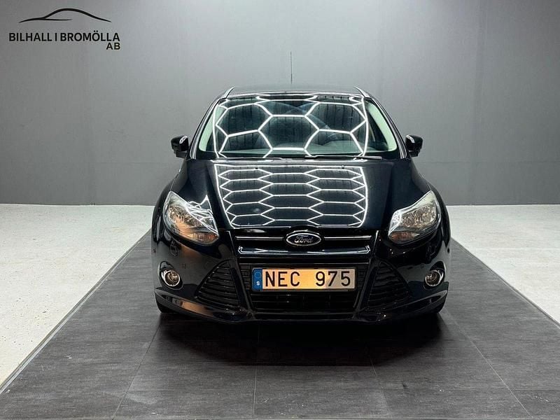 Svart Begagnad 2013 Ford Focus Titanium Kombi | 59 900 kr (Marknadspris) - Bild 1/4