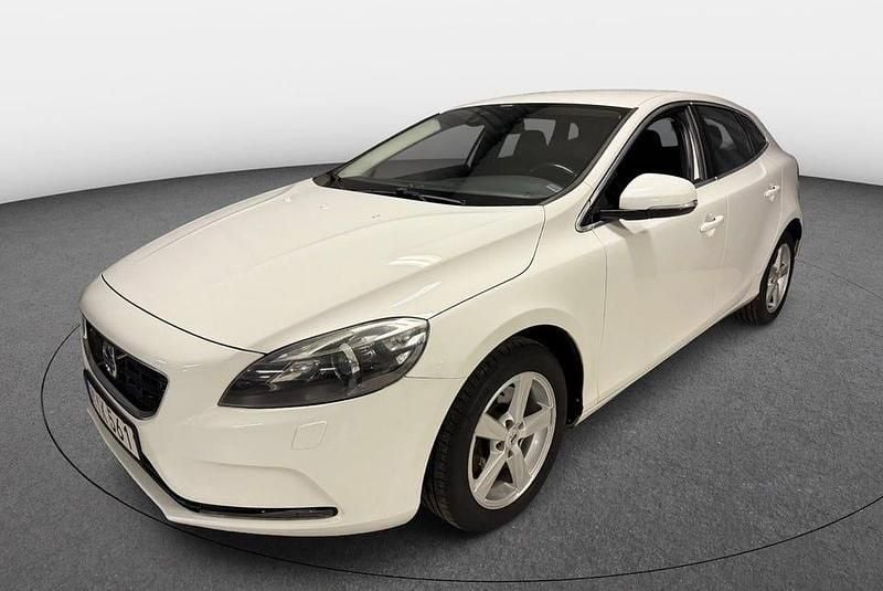 Begagnad Volvo V40 Momentum 150 HK (110 kW) 2013 Vit Halvkombi