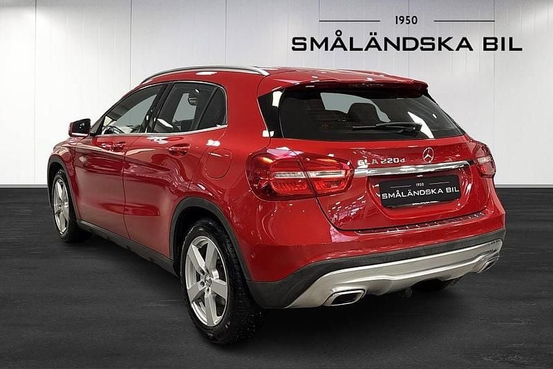 Röd Begagnad 2016 Mercedes GLA220 SUV | 189 000 kr (Marknadspris) - Bild 1/4