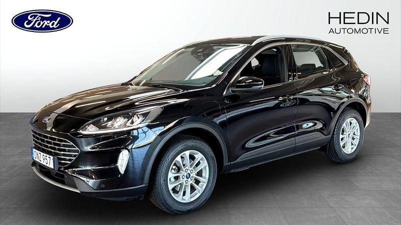 Svart (black) Begagnad 2022 Ford Kuga Titanium SUV | 259 900 kr (Marknadspris) - Bild 1/4