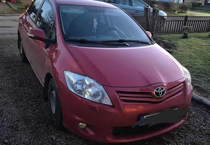 Begagnad Toyota Auris 132 HK (97 kW) 2011 Halvkombi