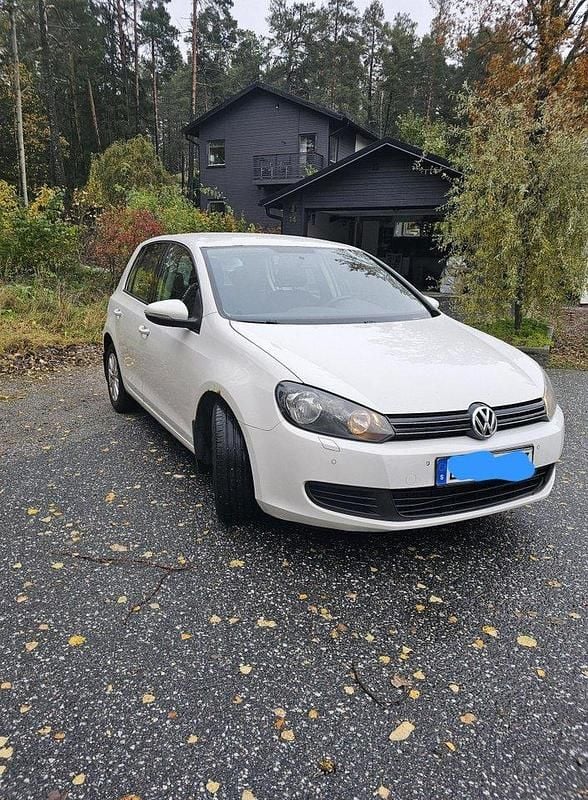 Vit Begagnad 2011 VW Golf VI Halvkombi | 55 000 kr (Bra pris) - Bild 1/4