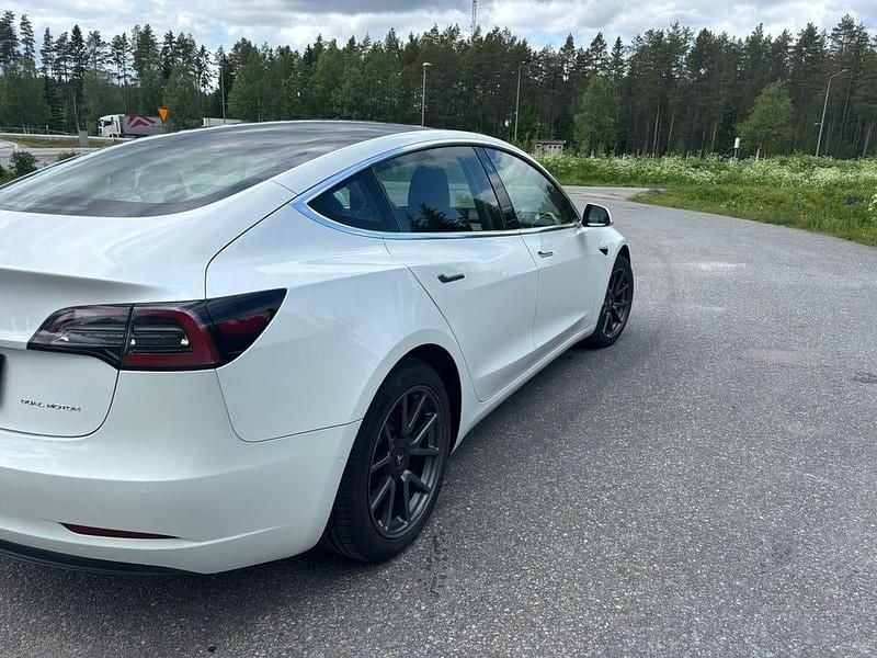Begagnad Tesla Model 3 Long Range AWD 323 kW (440 HK) 2019 Vit Sedan
