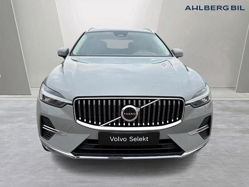 Begagnad Volvo XC60 Plus 355 HK (261 kW) 2024 Grå SUV