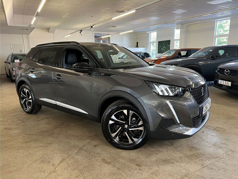 Grå Begagnad 2023 Peugeot 2008 GTi SUV | 239 900 kr (Marknadspris) - Bild 1/4