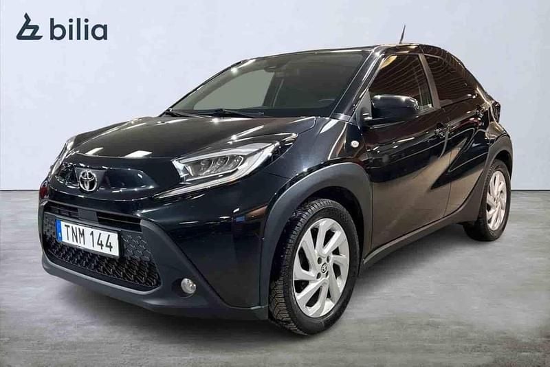 Svart Begagnad 2023 Toyota Aygo X SUV | 154 800 kr (Marknadspris) - Bild 1/1