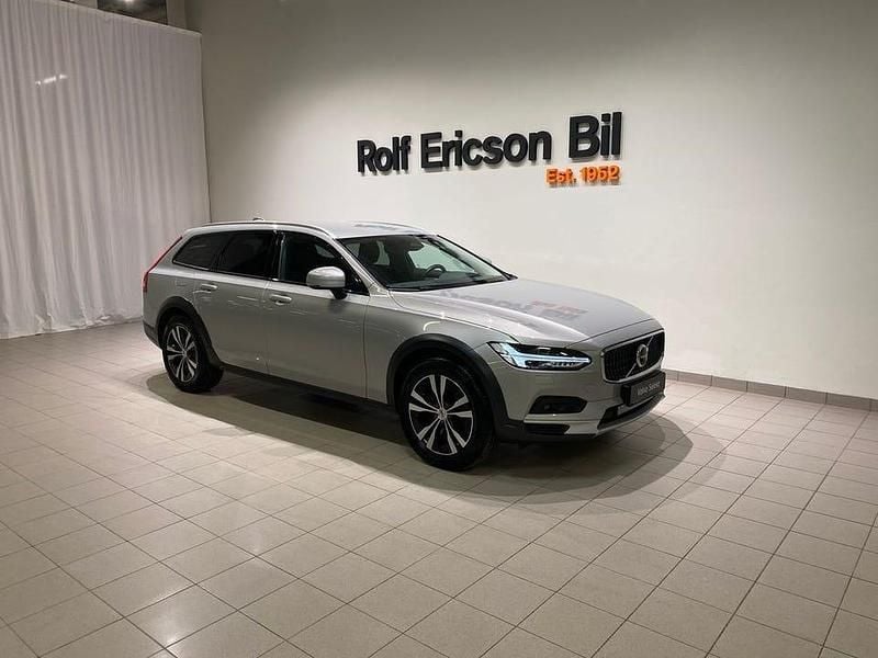 Begagnad Volvo V90 CC Core 200 HK (147 kW) 2023 Silver Kombi