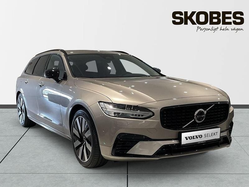 Ljusgrå (grå) Begagnad 2025 Volvo V90 Plus Kombi | 569 400 kr (Lite dyr) - Bild 1/3