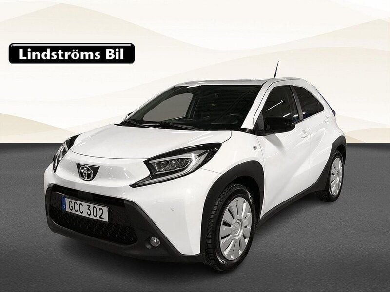 Vit Begagnad 2022 Toyota Aygo Comfort Halvkombi | 174 900 kr (Marknadspris) - Bild 1/3