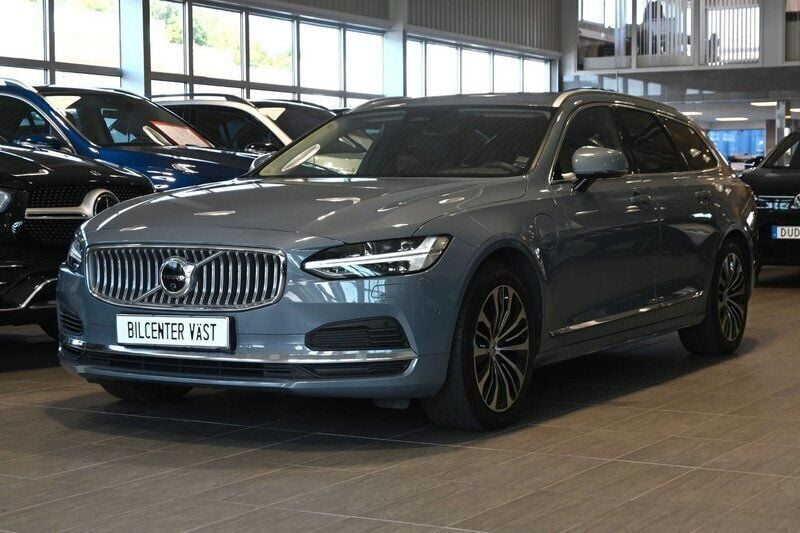 Grå (thunder grey metallic) Begagnad 2022 Volvo V90 Core Kombi | 399 000 kr (Marknadspris) - Bild 1/4