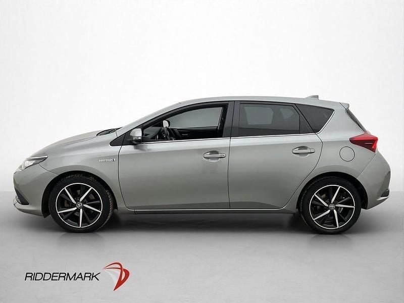 Begagnad Toyota Auris Hybrid 136 HK (100 kW) 2017 Lgrå Halvkombi