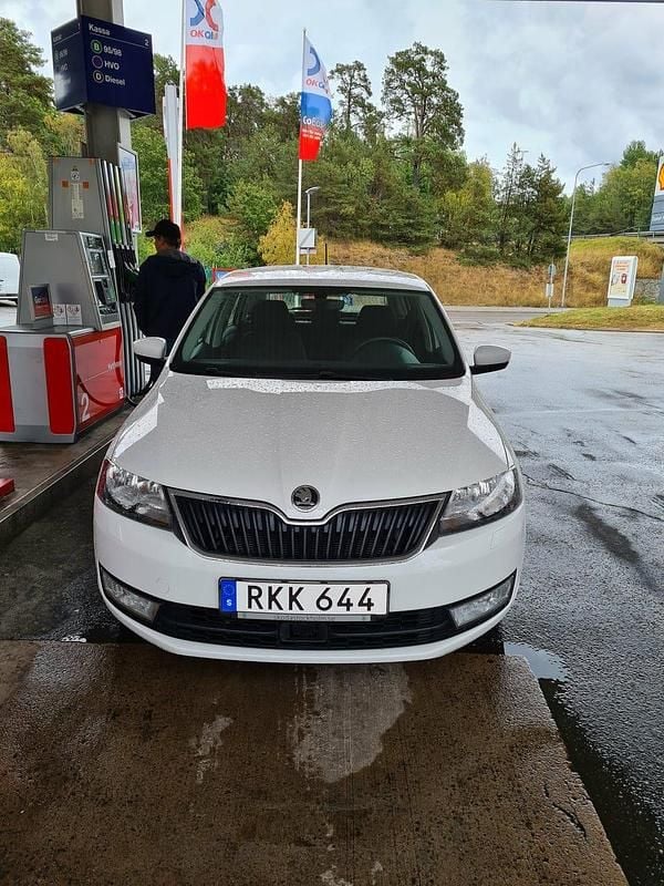 Begagnad 2017 Skoda Rapid Halvkombi | 92 000 kr (Superpris) - Bild 1/1