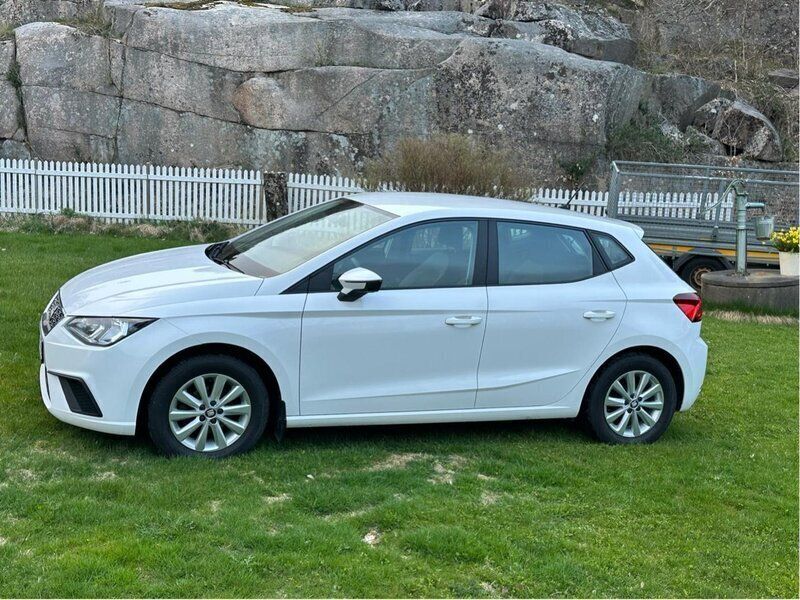 Vit Begagnad 2019 Seat Ibiza Halvkombi | 94 500 kr (Marknadspris) - Bild 1/4