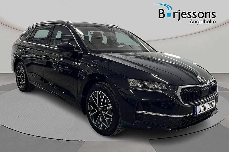 Svart Ny 2025 Skoda Octavia Selection Kombi | 329 900 kr (Bra pris) - Bild 1/4