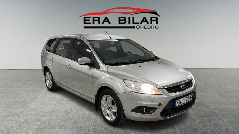 Grå Begagnad 2011 Ford Focus Platinum Kombi | 41 900 kr (Marknadspris) - Bild 1/4