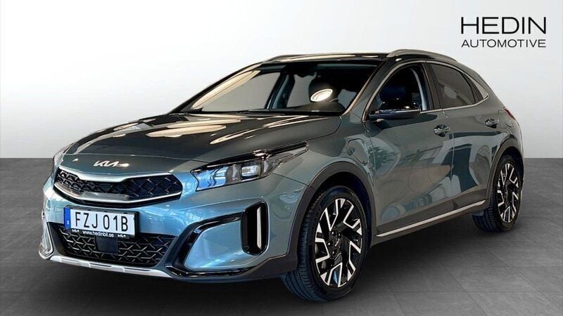Grå (green) Begagnad 2023 Kia XCeed Advance SUV | 259 900 kr (Bra pris) - Bild 1/4