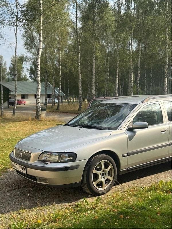 Grå Begagnad 2004 Volvo V70 Kombi | 20 000 kr (Superpris) - Bild 1/4