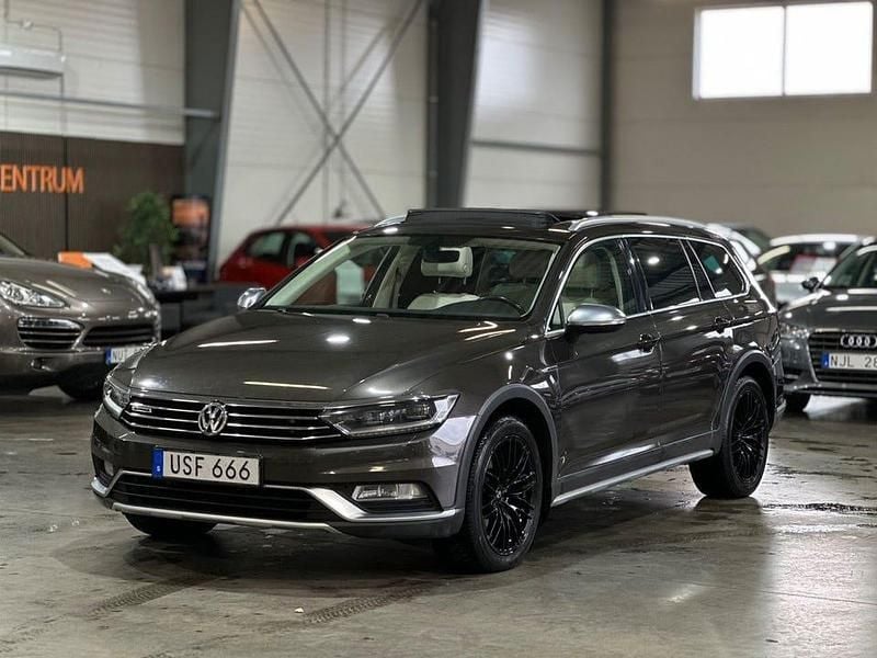 Begagnad VW Passat Alltrack 240 HK (176 kW) 2016 Mörkbrun Kombi