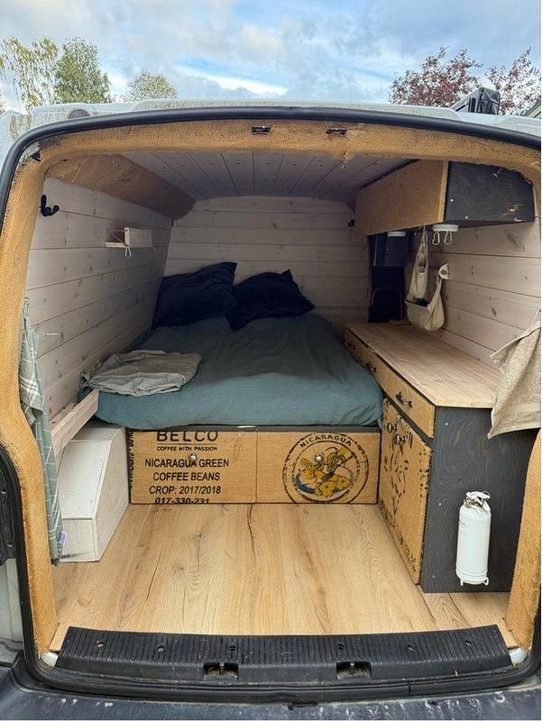 Silver Begagnad 2015 VW T5 Van | 120 000 kr (Dyr) - Bild 1/4