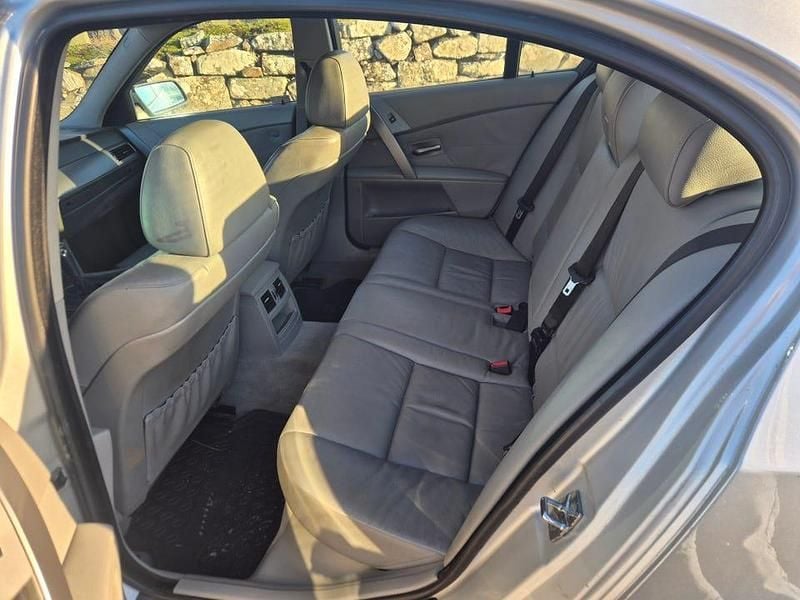 Begagnad BMW 523 177 HK (130 kW) 2006 Silver Sedan