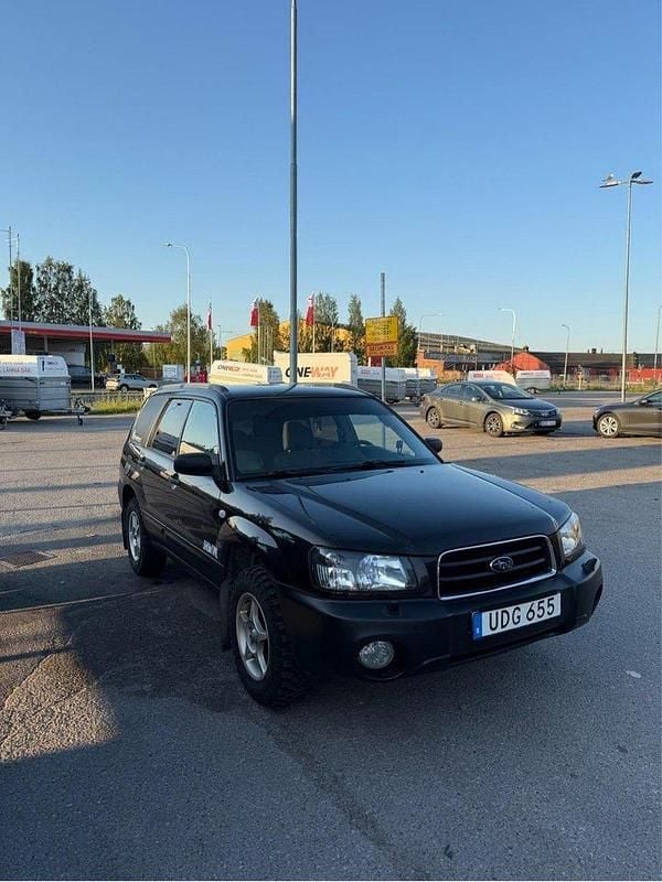 Svart Begagnad 2004 Subaru Forester SUV | 20 000 kr (Superpris) - Bild 1/4