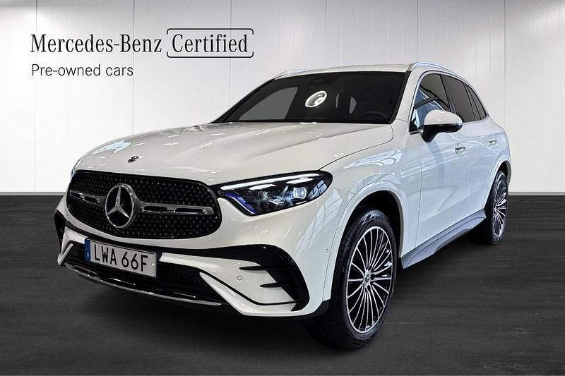 Vit (white) Begagnad 2024 Mercedes GLC300e AMG Line Premium SUV | 749 900 kr (Marknadspris) - Bild 1/4