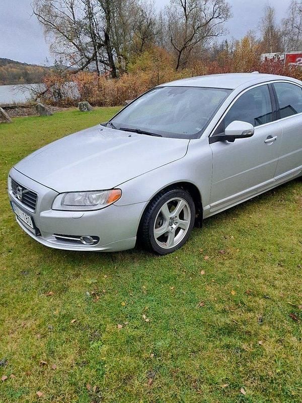 Grå Begagnad 2011 Volvo S80 Sedan | 49 900 kr (Lite dyr) - Bild 1/4