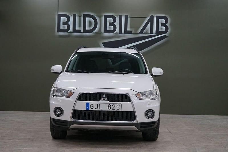 Begagnad Mitsubishi Outlander 156 HK (114 kW) 2010 Vit SUV