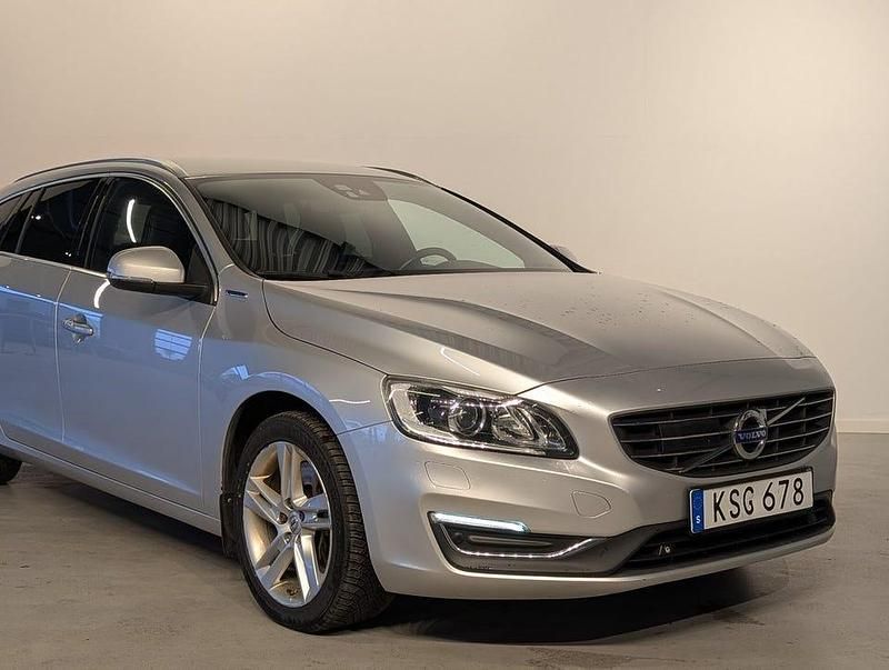 Begagnad Volvo V60 Summum 231 HK (169 kW) 2017 Silver Kombi