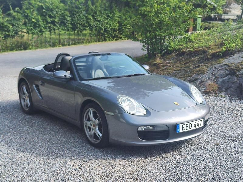 Grå Begagnad 2005 Porsche Boxster Cab | 207 500 kr - Bild 1/4
