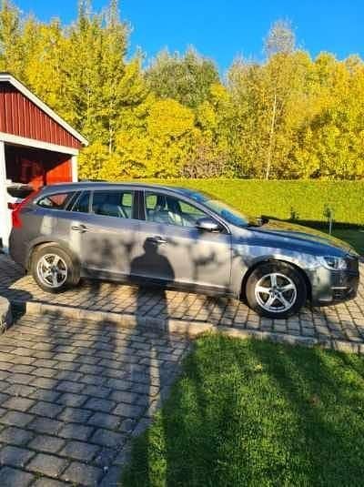 Begagnad 2017 Volvo V60 Kombi | 155 000 kr - Bild 1/2