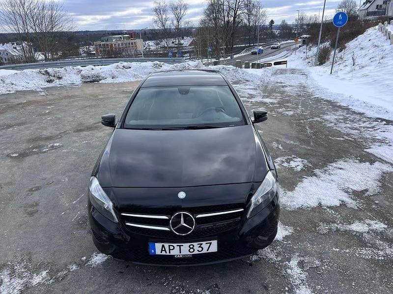 Begagnad Mercedes A180 122 HK (89 kW) 2014 Svart metalick