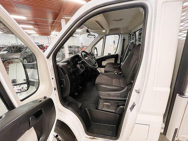 Begagnad Peugeot Boxer 150 HK (110 kW) 2015 Vit Van