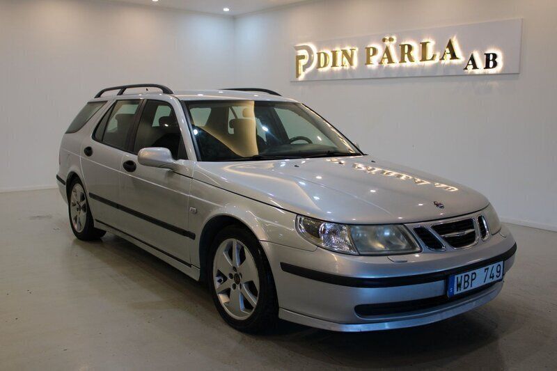 Ljusgrå (grå) Begagnad 2004 Saab 9-5 Vector Kombi | 34 900 kr (Lite dyr) - Bild 1/4
