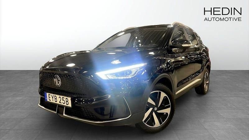 Svart (black) Begagnad 2022 MG ZS Comfort Sedan | 274 900 kr (Lite dyr) - Bild 1/4