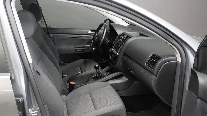 Begagnad VW Golf V Trendline 140 HK (102 kW) 2007 Grå Halvkombi