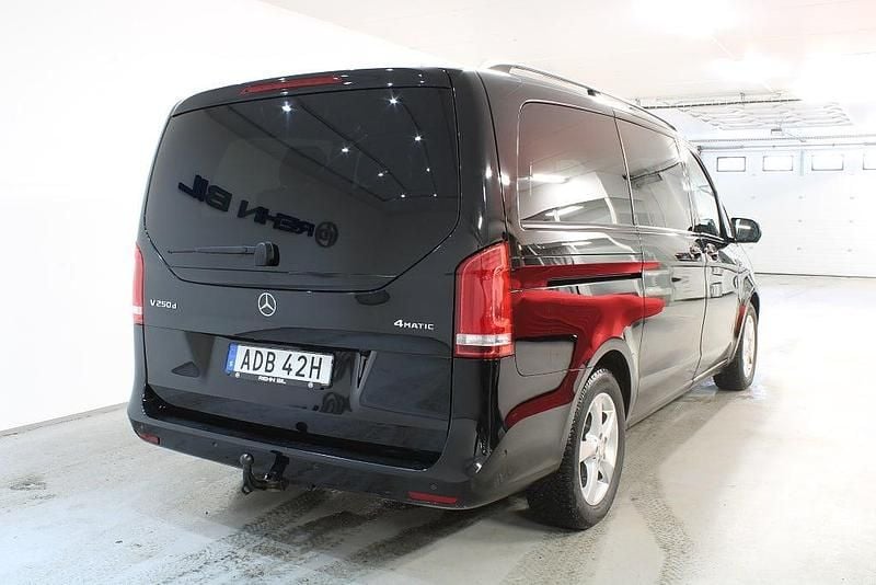 Begagnad Mercedes V250 Avantgarde 190 HK (139 kW) 2019 Svart Minibuss