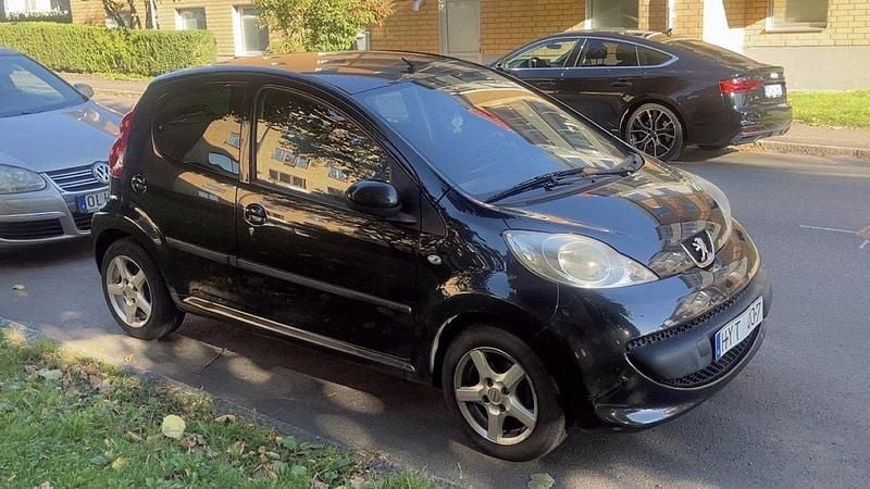 Svart Begagnad 2009 Peugeot 107 Halvkombi | 28 500 kr (Marknadspris) - Bild 1/2