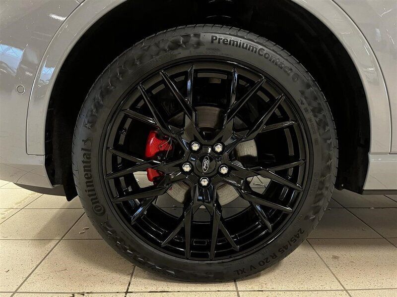 Begagnad Ford Kuga Business Edition 225 HK (165 kW) 2023 Grå/silver SUV