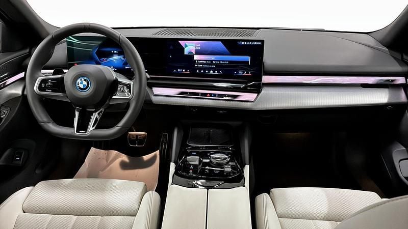 Ny BMW i5 M Sport 289 kW (394 HK) 2025 Svart Sedan