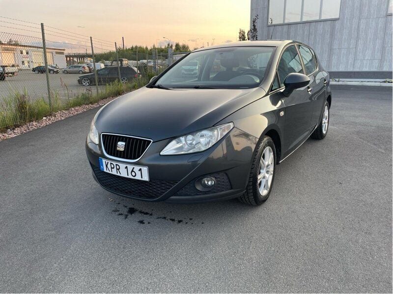 Grå Begagnad 2010 Seat Ibiza Style Halvkombi | 32 000 kr (Marknadspris) - Bild 1/4