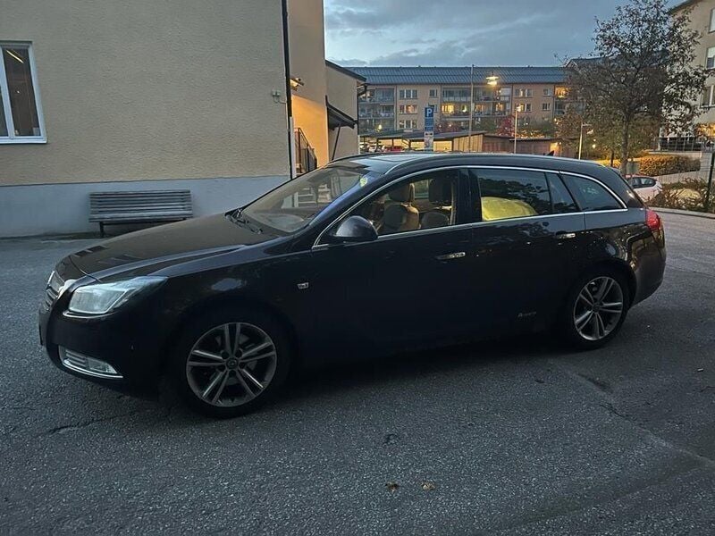 Begagnad Opel Insignia Cosmo 161 HK (118 kW) 2013 Brun Kombi