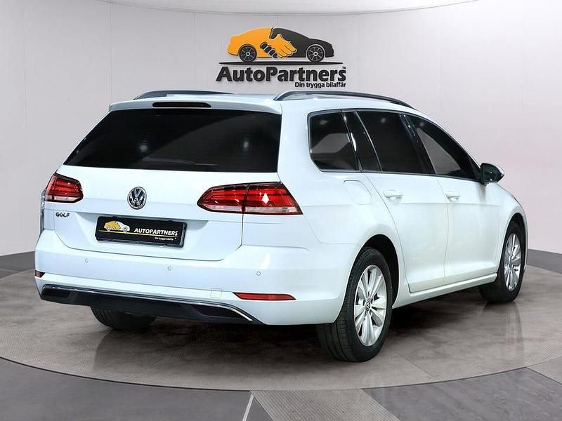 Begagnad VW Golf VII 110 HK (80 kW) 2018 Vit Kombi