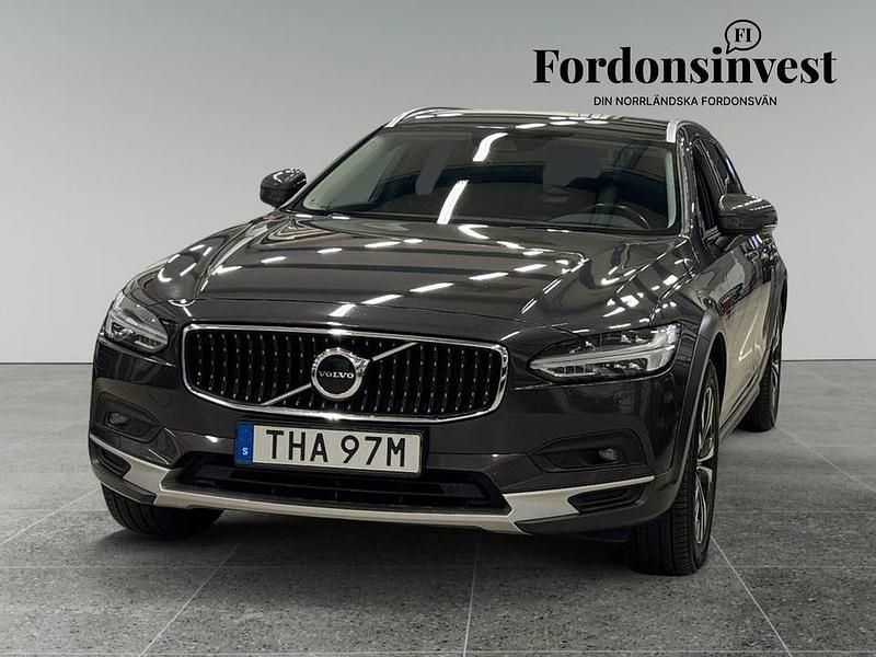 Begagnad Volvo V90 CC Momentum 190 HK (139 kW) 2021 Grå Kombi