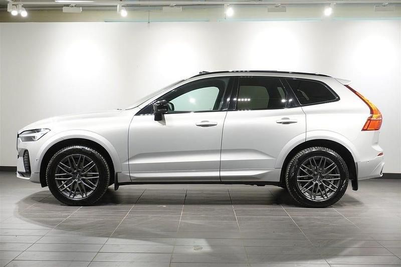 Begagnad Volvo XC60 R-Design 235 HK (172 kW) 2021 Silver SUV